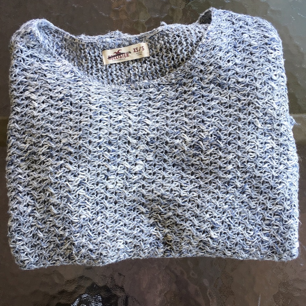 HOLLISTER CROPPED LIGHT SWEATER
